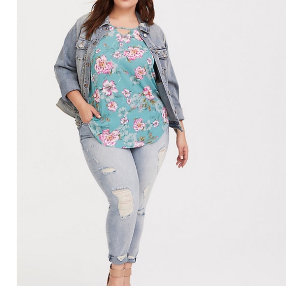Torrid Green Floral Keyhole Georgette Blouse Top - Picture 3 of 8